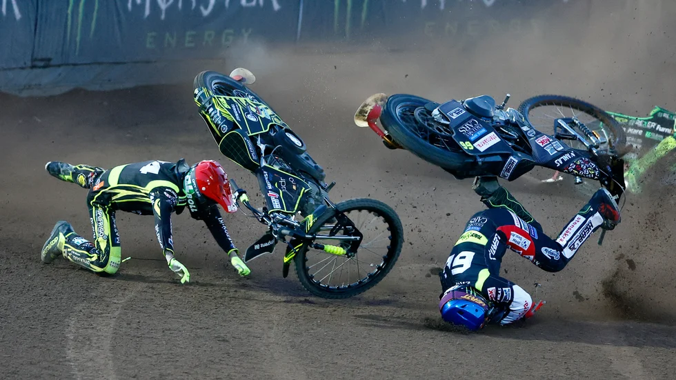 Det blev en våldsam krasch för Fredrik Lindgren i finalheatet när han körde på Martin Vaculik.