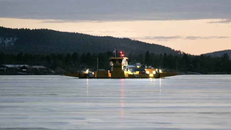 Bilfärjan på Bohedenleden går sedan förra året bara på beställning efter klockan nio på kvällen. Det har gjort livet krångligare för de boende (Arkivbild).