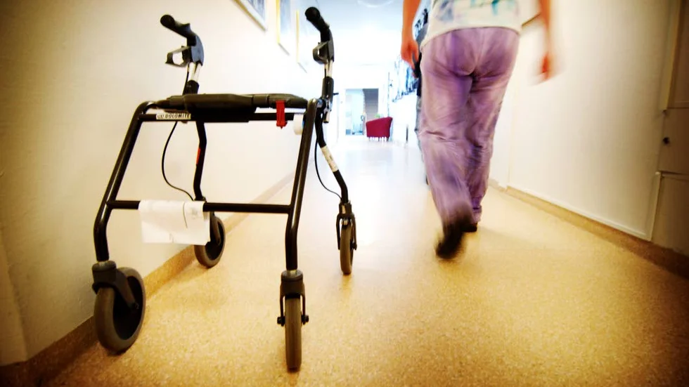 "Vi måste värna om de gamla och personalen som vårdar dom. Jag är en före detta undersköterska som vet hur det är", skriver en före detta undersköterska. (Arkivbild)