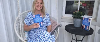 Hon ger ut ny bok – utspelar sig i östgötska hembyn
