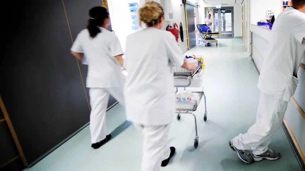 Se till att hela hyrsystemet inom regionerna tas bort så att den ordinarie personalen får arbetsro, menar insändarskribenten.