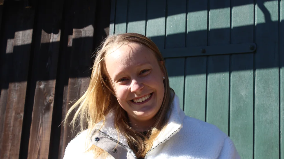 Sofia Johansson, 31 år flyttade till Åtvidaberg för ett par år sedan. Hon övertalades av lärarkollegor på Alléskolan att prova att sjunga med Joy Singers och blev fast på första tillfället. 