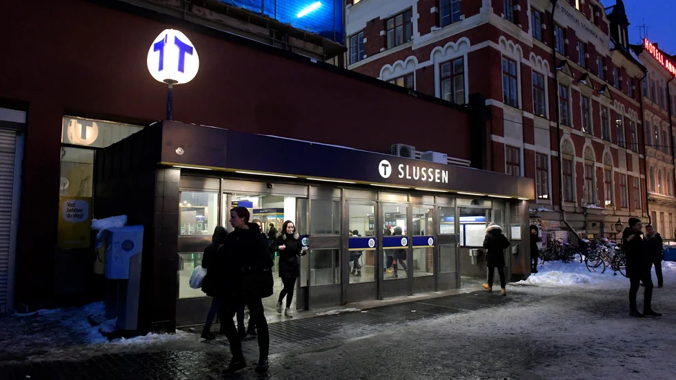 Gnestatonåringen omhändertogs av ordningsvakter när han sov påverkad på ett tunnelbanetåg vid Slussen i Stockholm. Arkivbild.