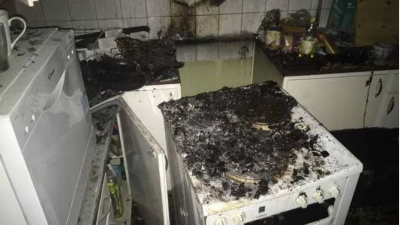 Köttfärs. Mannen glömde av att köttfärsen stod på spisen och gick ner i tävttstugan en halvtimme.