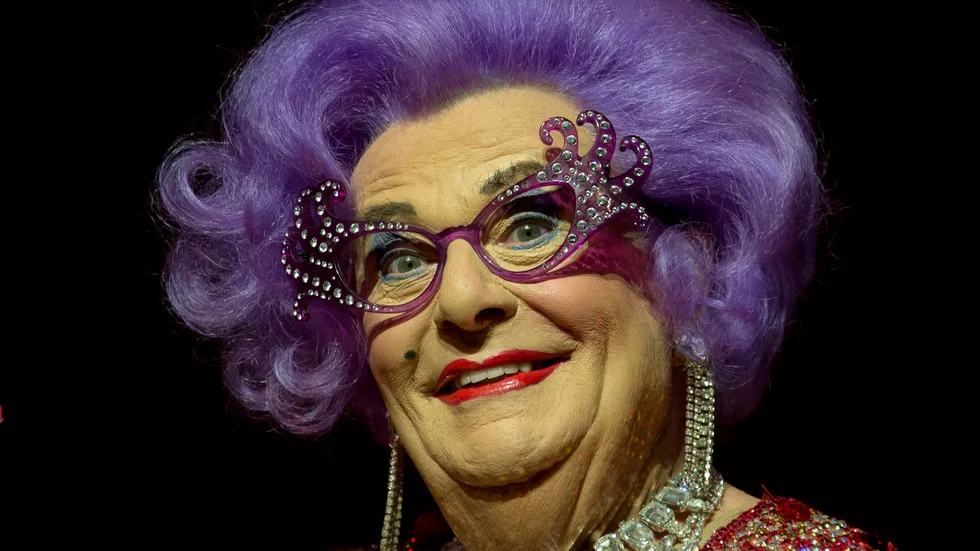 Barry Humphries har avlidit, 89 år gammal. Arkivbild.