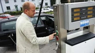 Miljön var viktigaste skälet för Tomas Brundin att investera i en gasdriven bil.