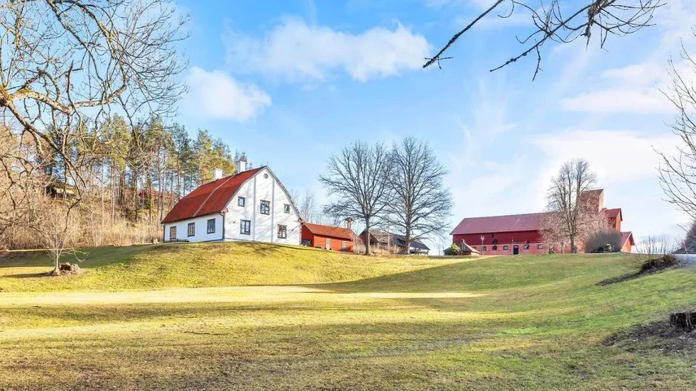 En villa i herrgårdsstil i Vreta lockade flest besökare på Hemnet förra veckan.