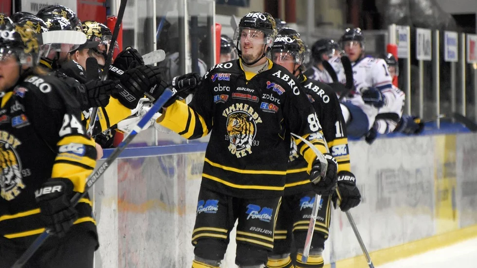 VINNARE. Varberg Vipers drar sig ur HockeyEttan och Vimmerby Hockey är faktiskt en av få ”vinnare” på detta. Bara VH och tre ytterligare lag har nämligen förlorat poäng mot Varberg under säsongen. Foto: Victor Allvin