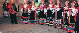 Folkdans i österled
