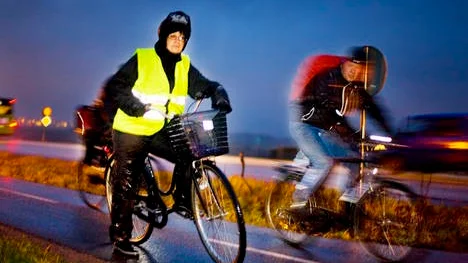 Carina Malm cyklar de sju kilometerna från hemmet i Sävja utanför Uppsala till stan. Oavsett väder. Det faktum att det finns cykelbana gör att hon inte är ensam om att ställa bilen till förmån för nyttig vardagsmotion.