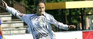 Kacey White lämnar Bälinge