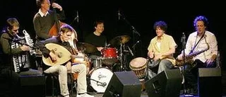 Två band med tudelat koncept