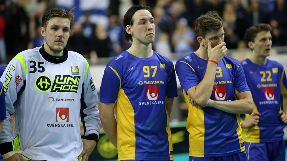 Robin Nilsberth och Mattias Samuelsson deppar ihop med målvakten Johan Rehn.