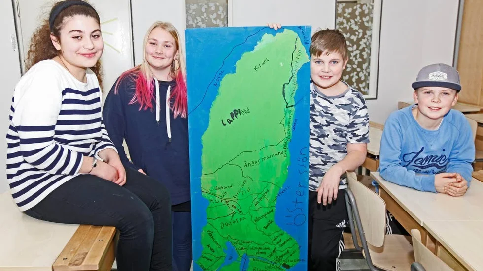 Semifinal. Menuella Hanna, Thea Giertz Felix Holmberg och Aron Elfving i Klass 5A från Entréskolan i Enköping gick vidare till semifinal i Vi i femman.