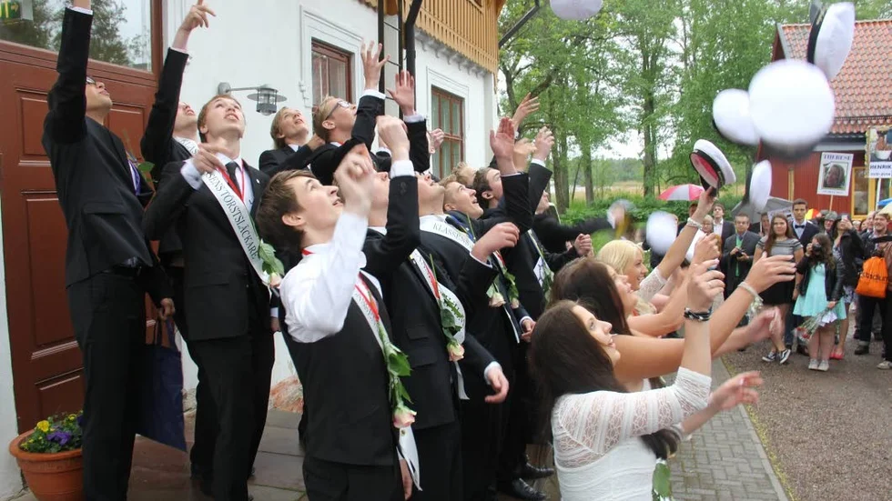 Avgångsklasser i fyra år till. Gymnasieelever på Forsmarks skola kan fortsätta att ta studenten, ända till vårterminen 2020. Bilden är från år 2014.