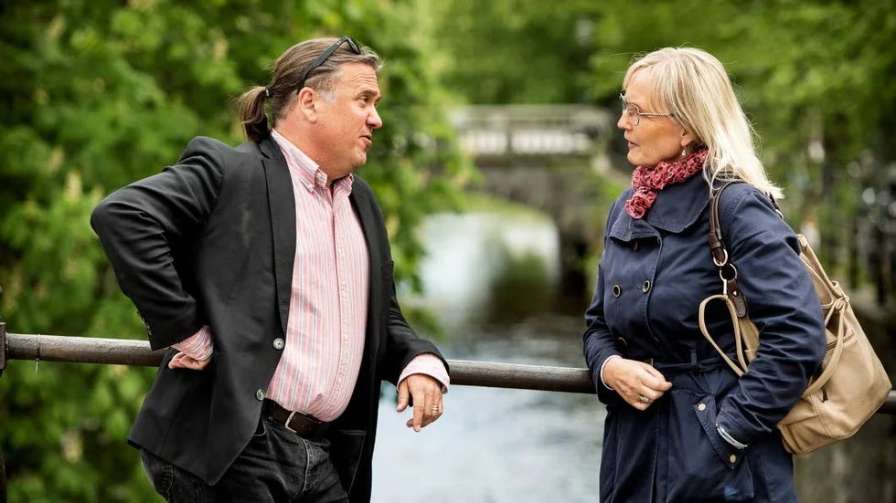 Som åklagare och advokat företräder de olika sidor i rätten.  Privat är Anne Sjöblom och Christer Söderberg däremot goda vänner.