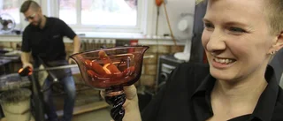 De blåser glas med kärlek