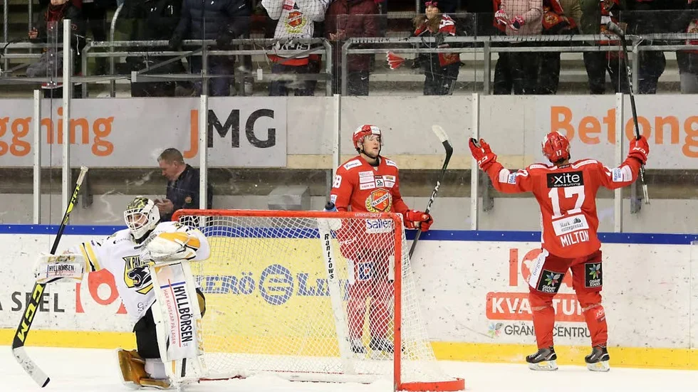 Avgörandet. Oscar Milton (17) har just gjort 4–3 för Almtuna på Fredrik Forsbergs passning.