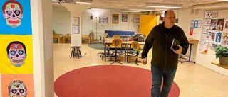 Här är skyddsrummet – som är en lektionssal: "Då åker skolbänkar och allt det andra ut"