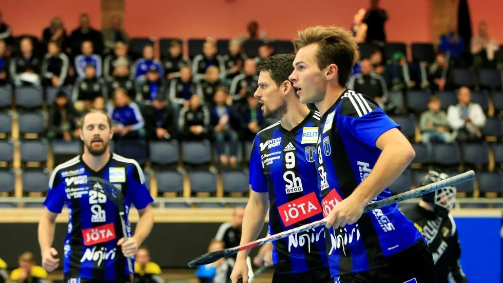 Carl Kostov Bredberg (th) var en gigant för Sirius i båda ändar av planen och sågade Växjö efter matchen.
