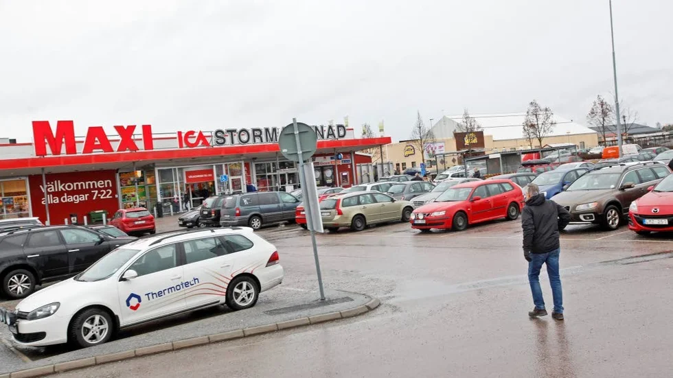 Stöld. Kvinnorna scannade inte varorna, förutom en kexchoklad.