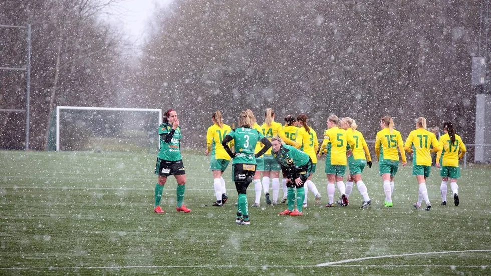 Tung start. Premiären blev ingen rolig historia för hemmalaget Enköpings SK.