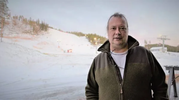 Johan Gunnarstedt, vd och ägare Kåbdalis skidanläggningar, har fullt i backarna.