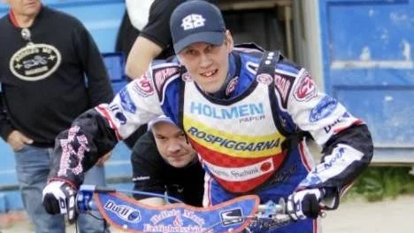 Kauko Nieminen tar Simon Gustafssons plats i kväll.