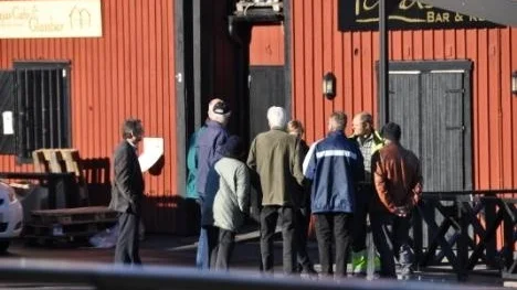 Nyligen var ledande politiker och tjänstemän på besök vid den sjöbodsliknande byggnaden.