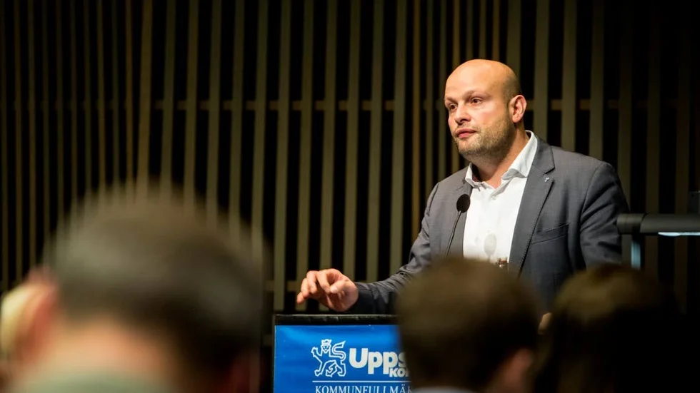 Mohamad Hassan (L) fick hård kritik för att L röstar för oförändrad skatt.