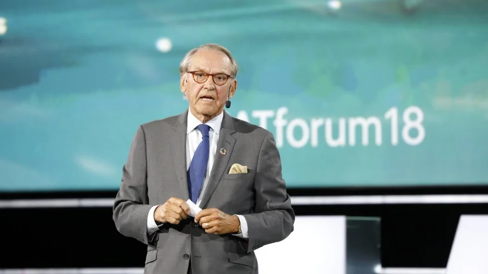 Jan Eliasson deltog i en kväll till Dag Hammarskjölds minne, med läsning ur "Vägmärken".