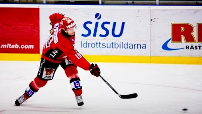 Jonathan Sjölund fortsätter i den röda tröjan.