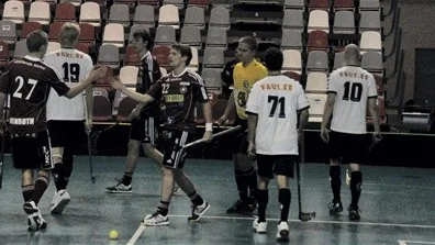 Storvretas Kim Johansson gratuleras efter ett av sina fem mål.