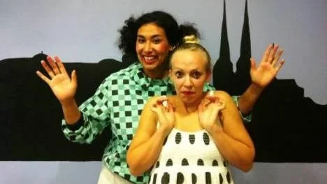 Hannah Lundgren och Hanna Björck från Awake Project spelar barnföreställningen Honkan och Hanneluring.