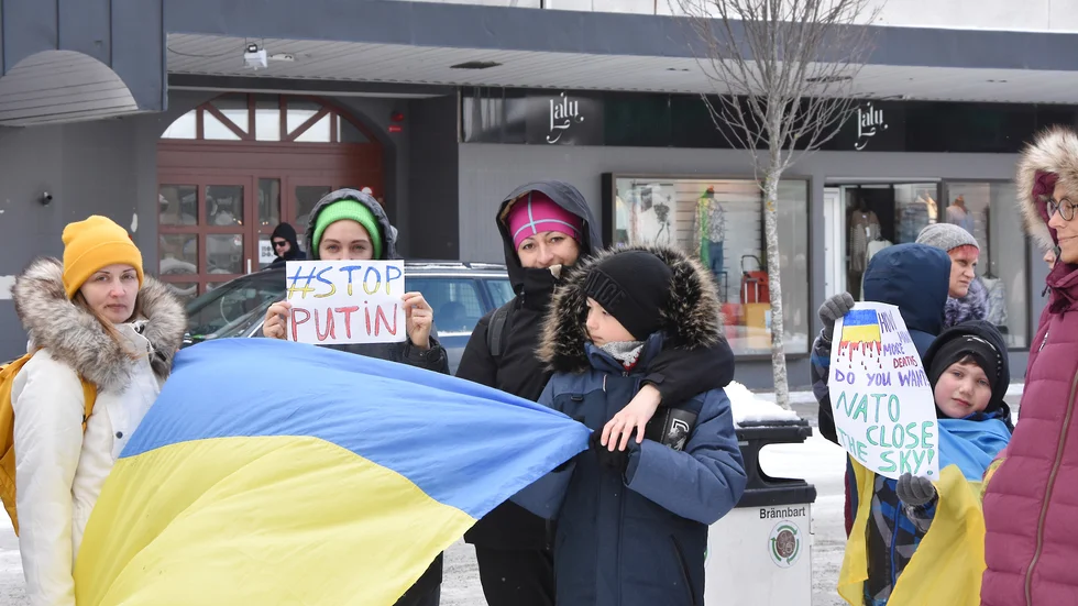 Flera krigsflyktingar från Ukraina kom till manifestationen som Socialdemokraterna i Boden anordnat i solidaritet med Ukraina.