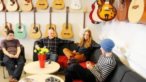 Avslutningsklassen på estetprogrammet visar upp sina lokaler på Högbergsskolan. Från vänster: Freed Eriksson, Johan Wennerström, Daniel Eriksson och Erik Nordqvist.