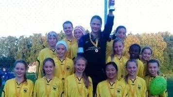 Emma Lundgren, Lia Bereketeab, Olivia Falck, Moa Leiner, Elinor Atuma,Hanna Sjöstedt, Emelie Löhman, Maria Westin, Ebba Lööf, Stina Edman, Felicia Bosell, Fanny Eriksson, Mastan Rasoul, Alva Rensmo, Frida Almlöf, Jessica Costa, Hedda Isaksson, Matilda Granberg, Gina Hannuksela, Saga Eriksson, Hannah Lagerqvist och Lea Martinelle.
Några av tjejerna spelade bara på lördagen och några av tjejerna spelade bara på söndagen.
Carina Abrahamsson, ledare GUSK F-01 (övriga ledare: Malin Lööf, Christer Atuma, Ronnie Jansson, Johnny Bosell)