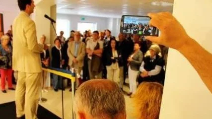 Christopher Eckerberg, Vd SKB invigningstalade för en stor skara intresserade.