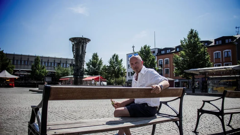 Göran Lacksell vid Stora torget som han hoppas ska fyllas med liv i sommar.