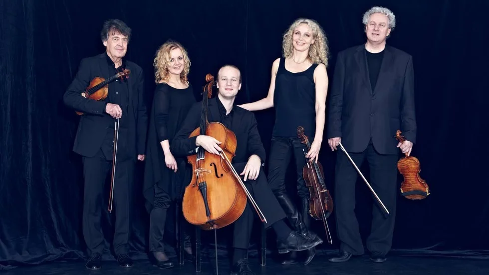 Uppsala Kammarsolister samspel är enastående enligt UNT:s recensent Per A F Åberg. Johan Ulléns pianospel och Joel Ödmans recitativ gav musiken en ytterligare dimension.