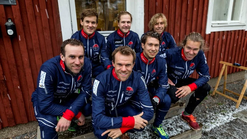 Jan Troeng, längst till vänster, fick problem med hjärtat under Jukola-kaveln.