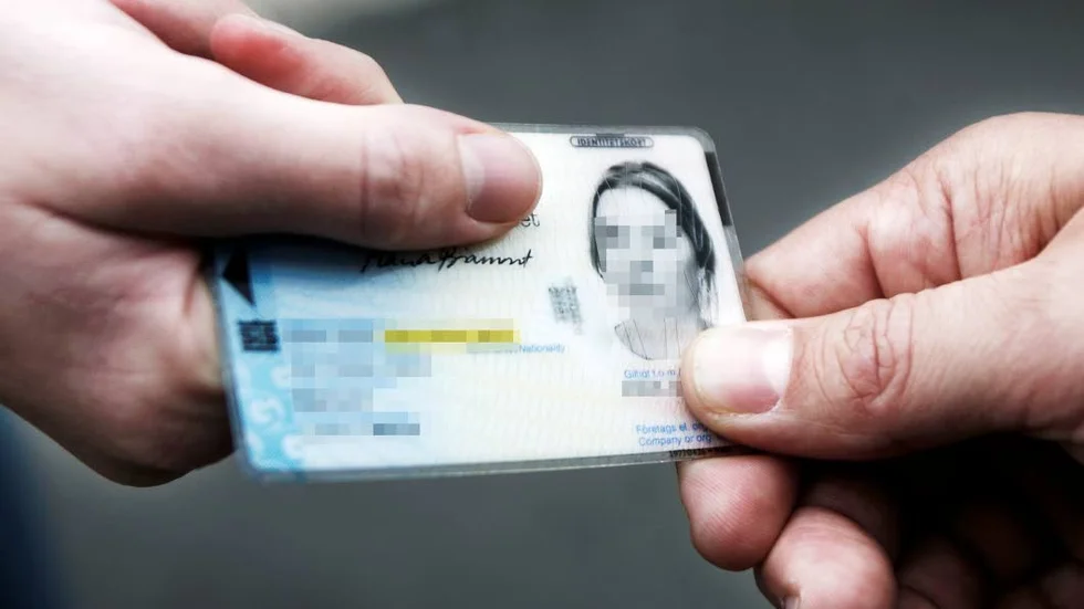 Användandet av falsk legitimation kan leda till att man åtalas för brukande av falsk urkund.