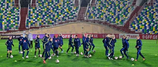 Fotbollslandslaget visar sitt stöd för Ukraina