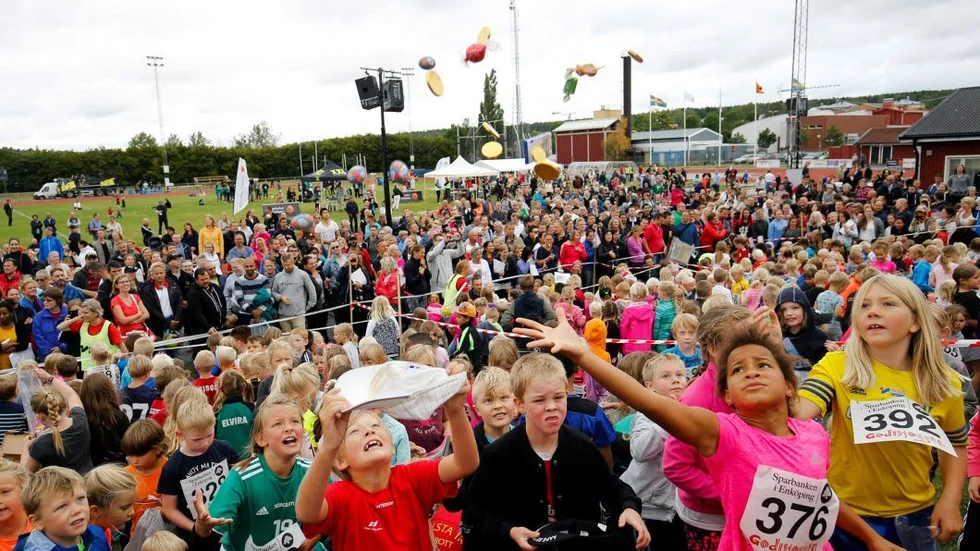 Tillväxt. Befolkningstillväxten är snabbare än beräknat. Håbo har nu 21 000 invånare. 
Bilden är från Godisjoggen 2016.