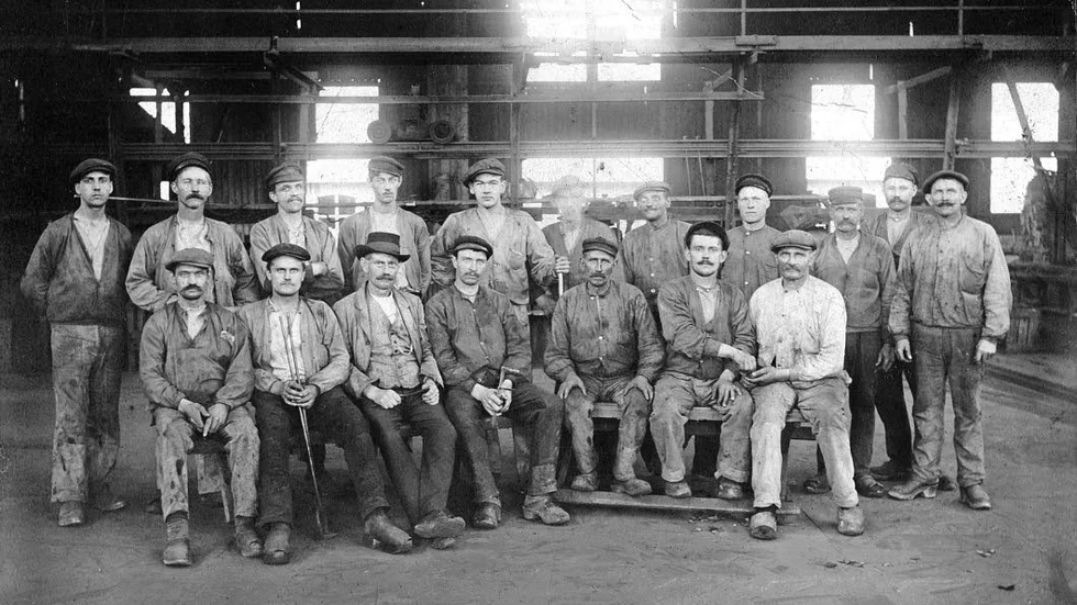 Gjuteriarbetare på Skebobruk 1918.