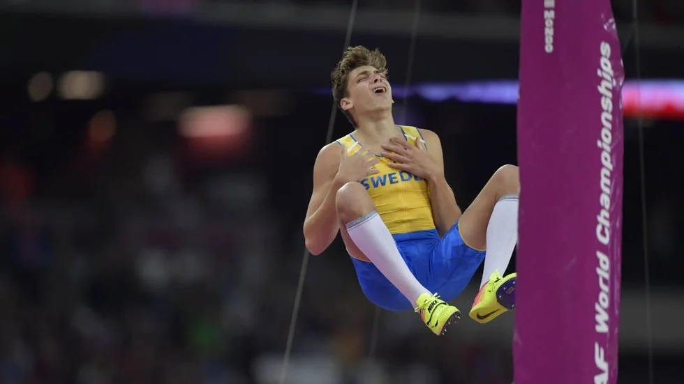 Besvikelse. Armand Duplantis slutade nia i sitt livs första VM-final och han var allt annat än nöjd.