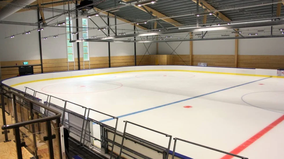 Nya hallen. ESK hockey ersätts för krånglet.