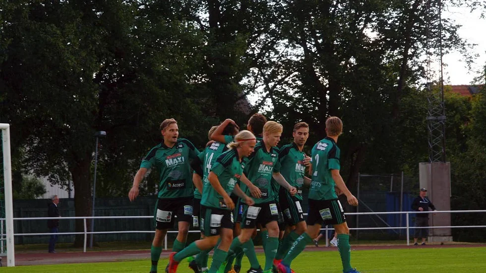 Jubel. ESK satte sex bollar mot Täby