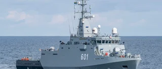 Natofartyg på väg till Frihamnen