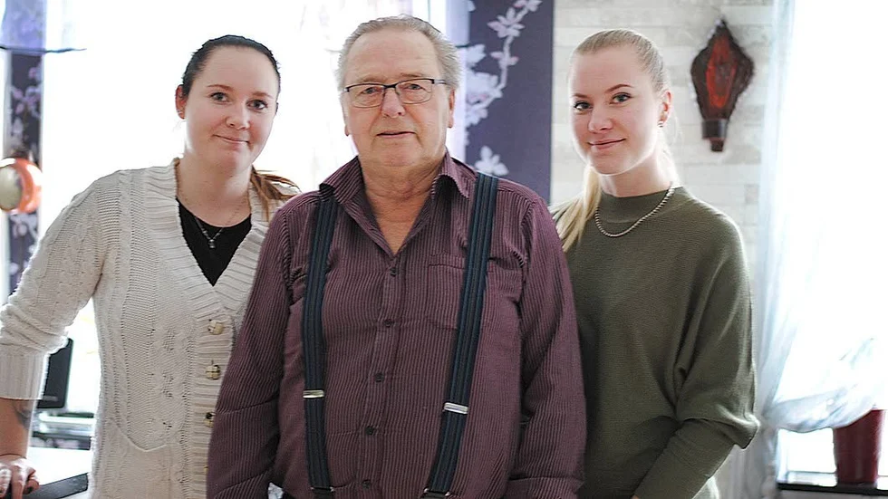 Lennart Lundblad fick livräddande hjärt- och lungräddning av Fanny och Wilma Lindewall.